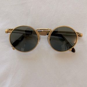 Bolts ages gold and black sunglasses